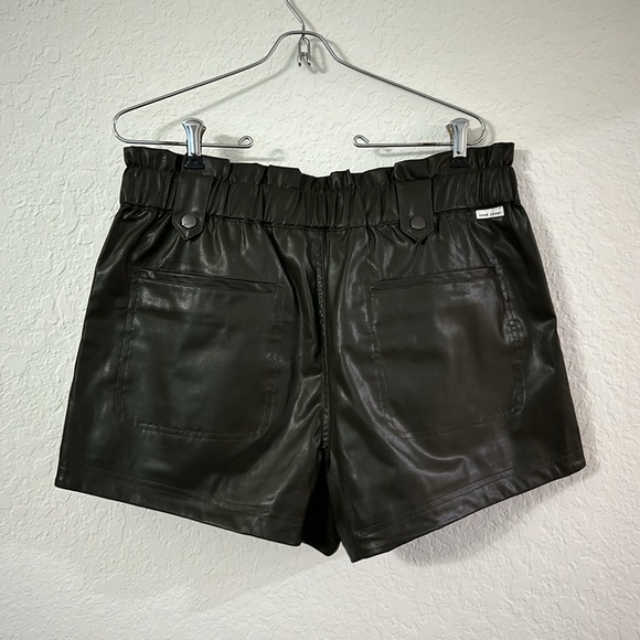Dear John faux leather shorts  - Large - Picture 6 of 7